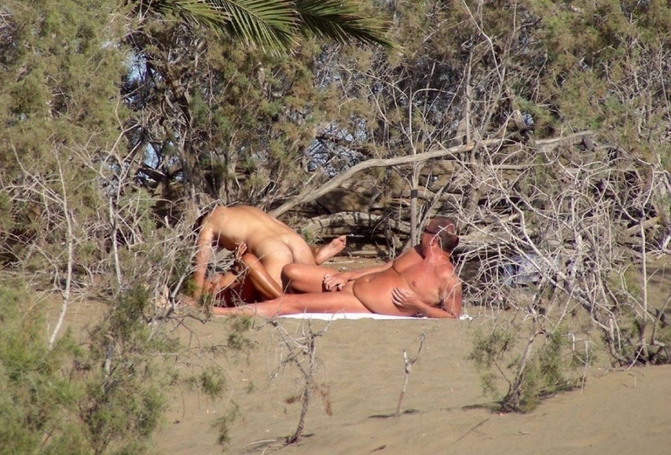 Gorgeous fuck on the beach