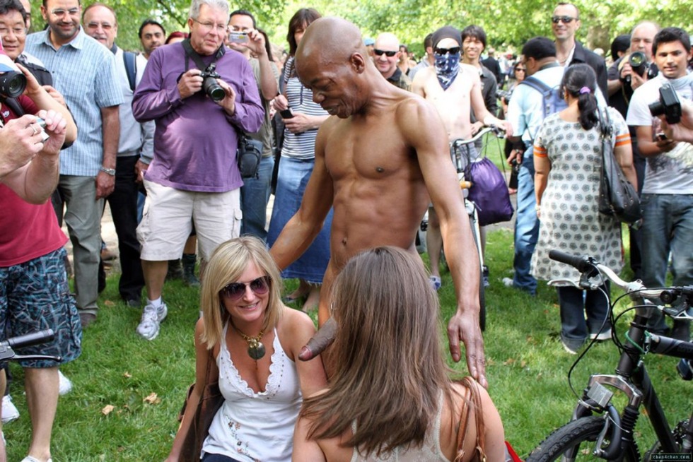 Girls fuck in nature