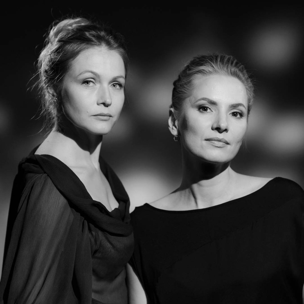 Elvira Bolgova photography of youth with friends