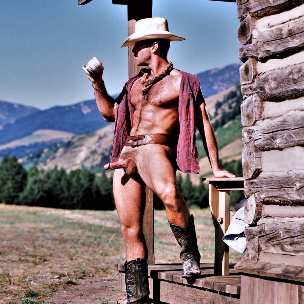 Fully naked cowboy