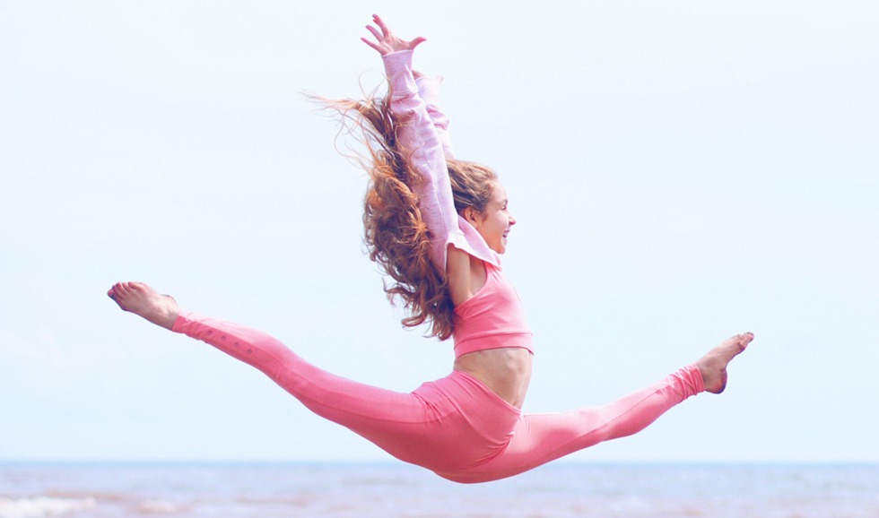 Sofie Dossi Stretching