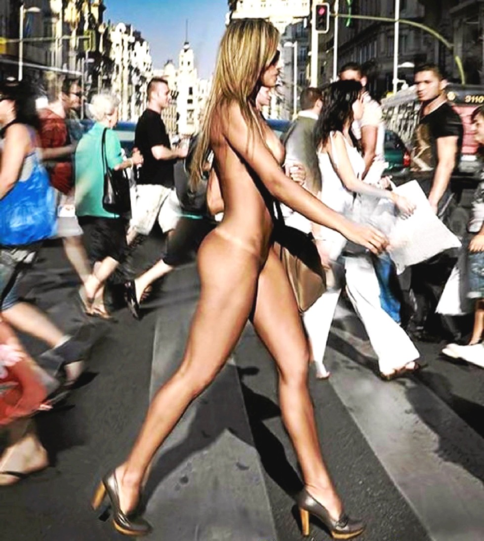 Girls undress in front of the public