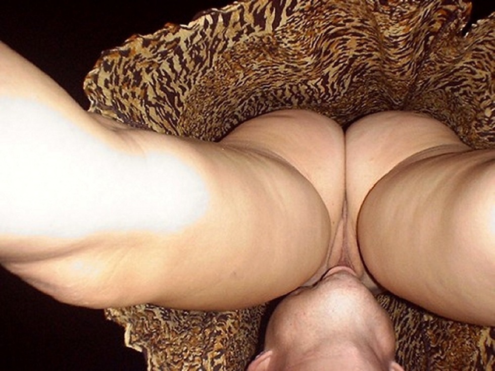 Big ass under the skirt