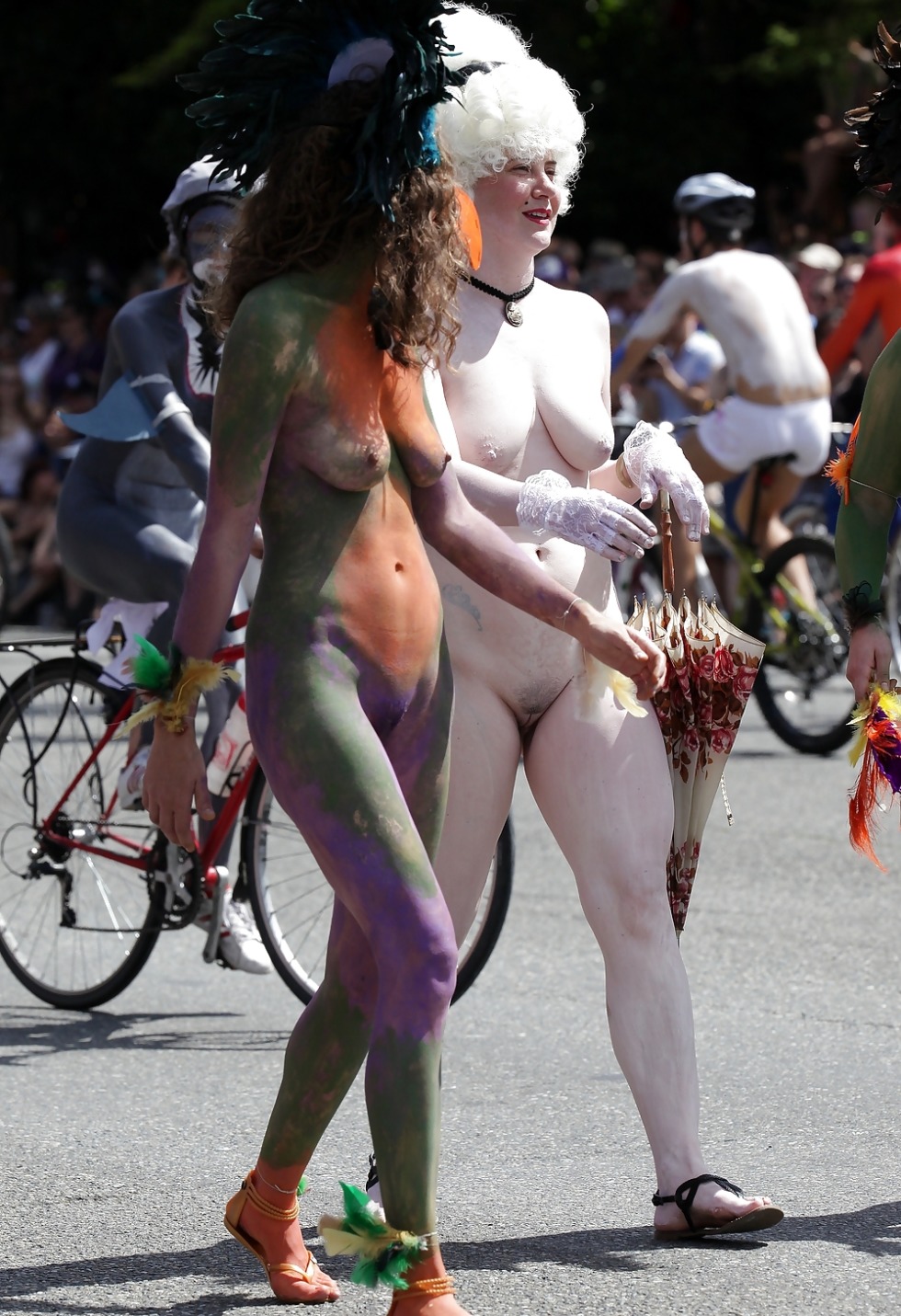 Nudes-a-poppin ’pagaent festival