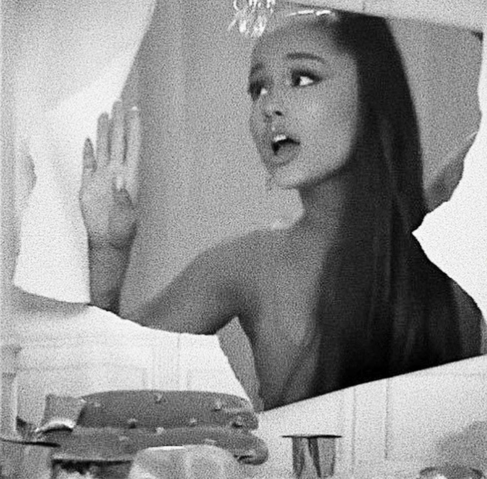 Plums Ariana Grande 18