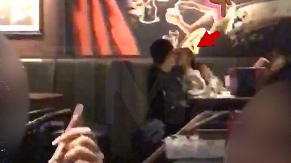 Ariana Grande paparazzi cemetery