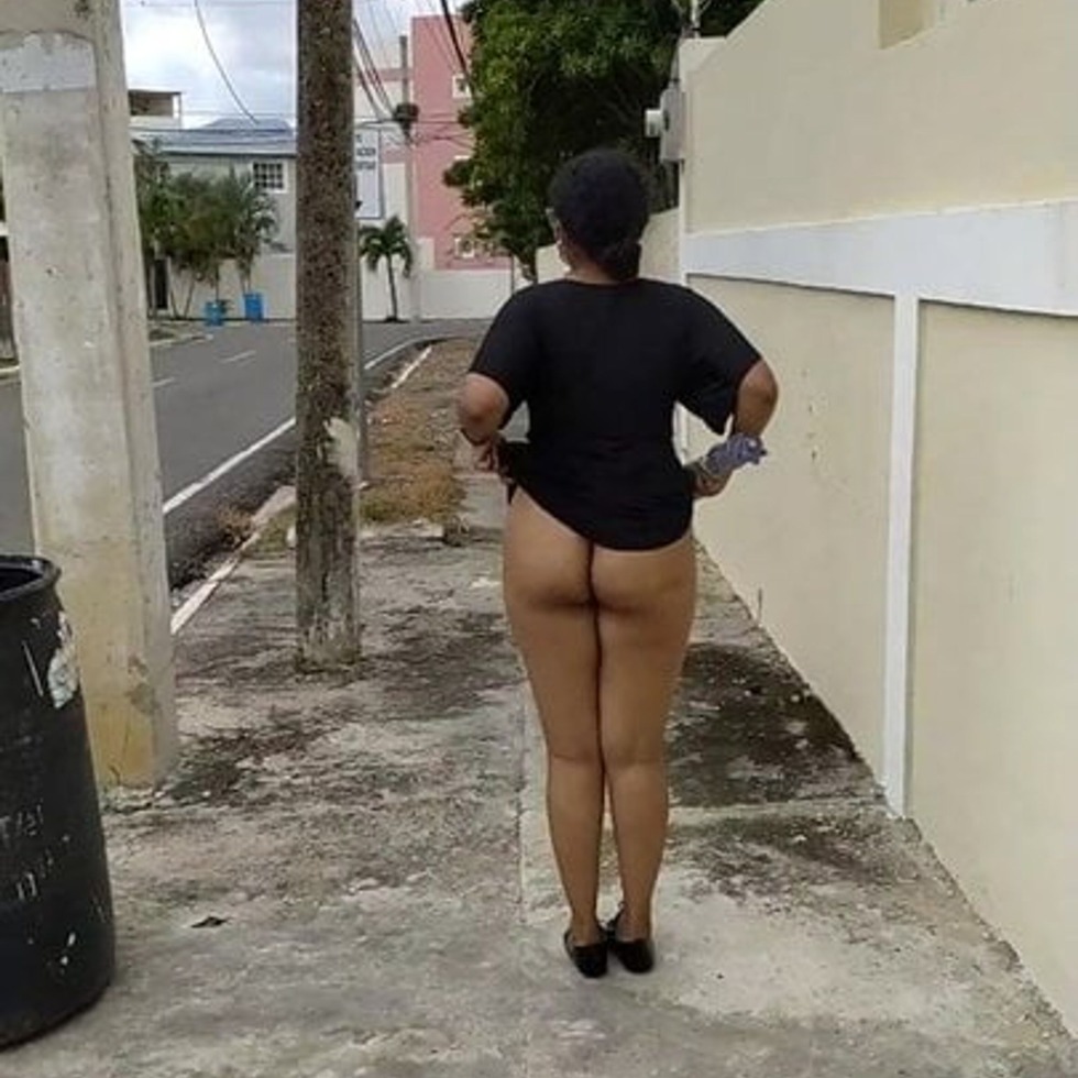 Girls without panties pier