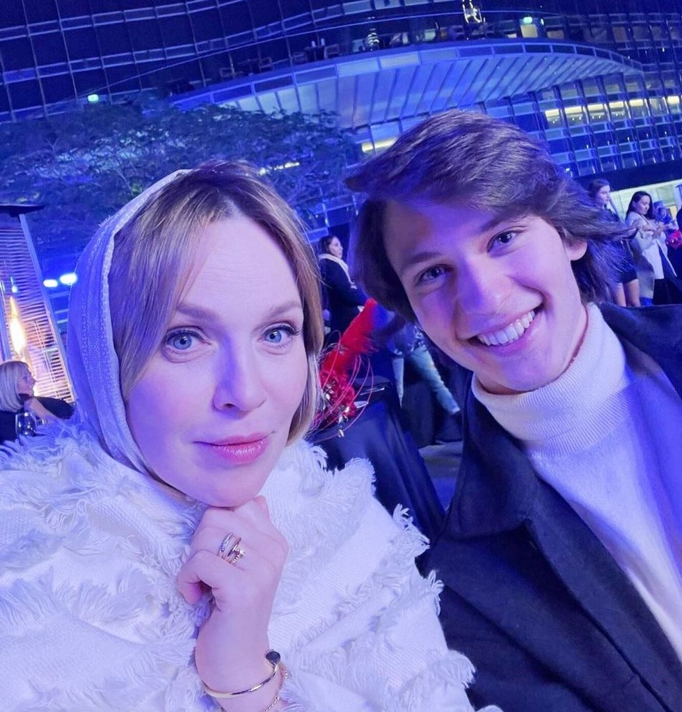 Albina Dzhanabaeva with son Konstantin