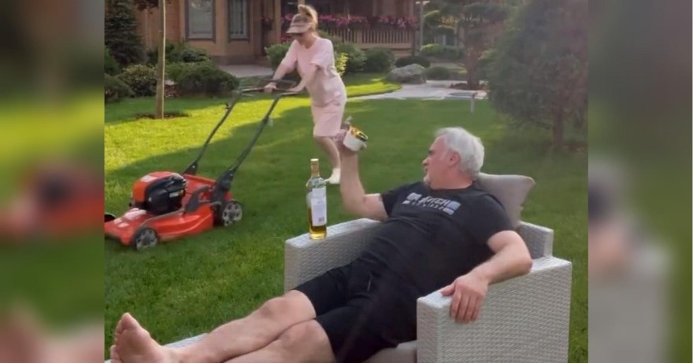 Albina Dzhanabaeva day and night