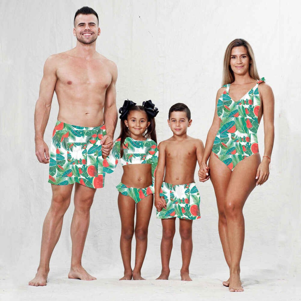 Washing mother daughter