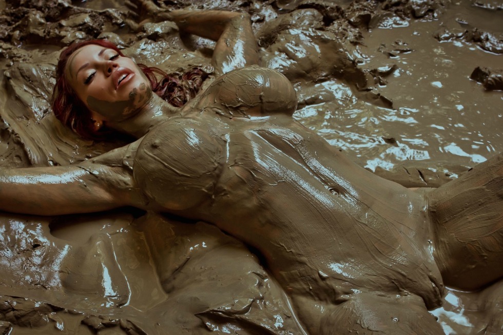 Bianca Bowshamp in mud 18