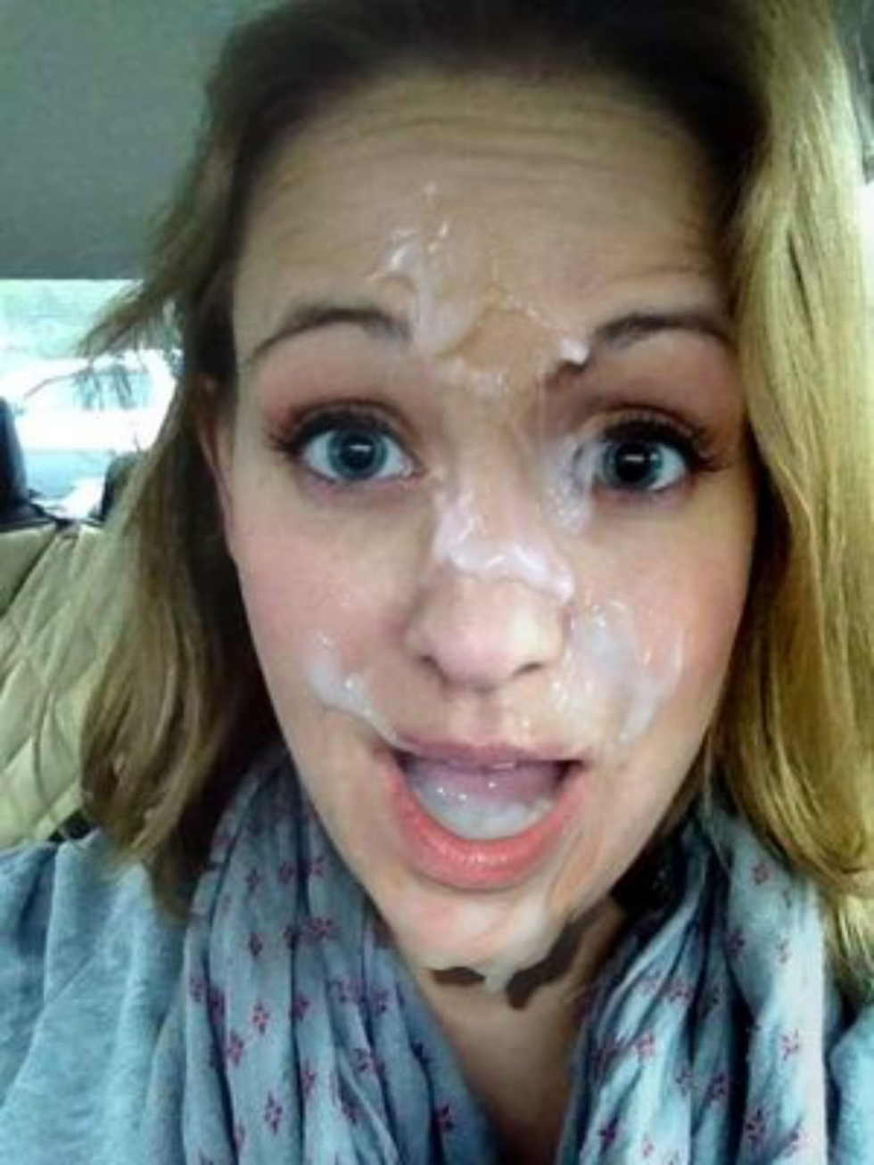 Selfie Cumshot on the face of a girl