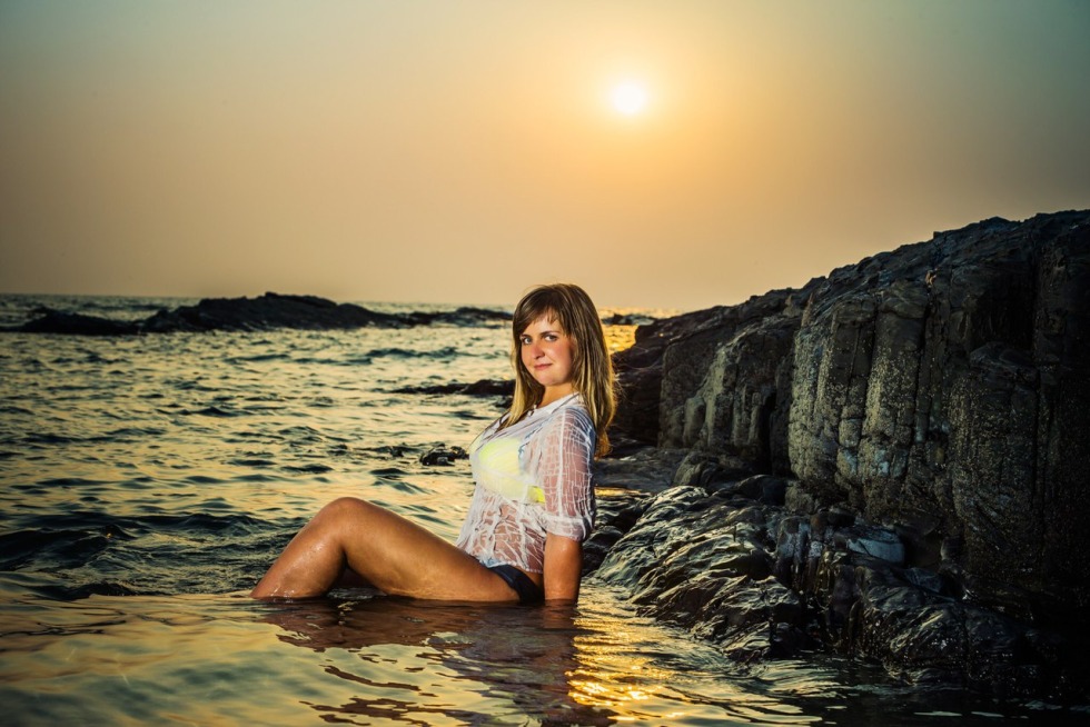 Naked Alice Amore anus