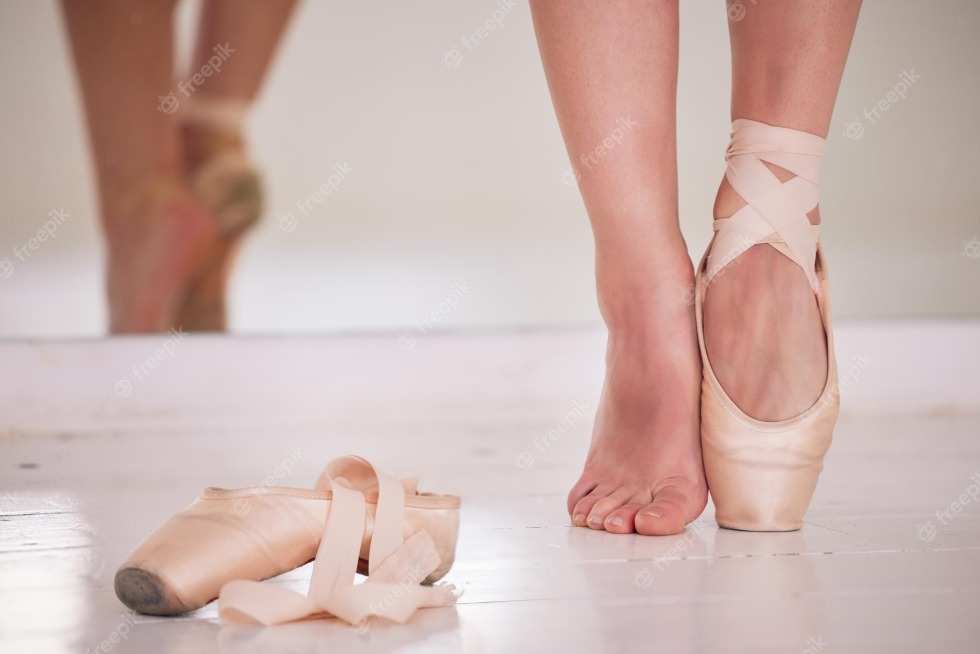 Cunnilingus in a twine on the face on top