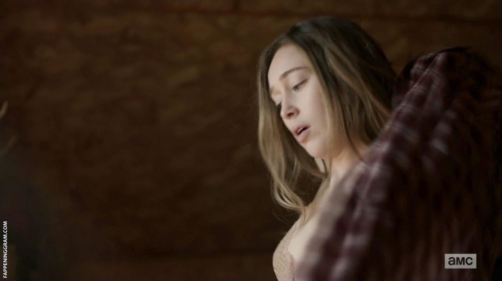 Alicia Debnam-Carry is naked