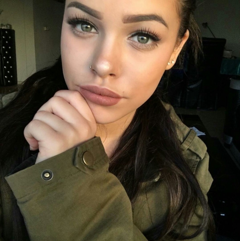 Annabelle pync selfie