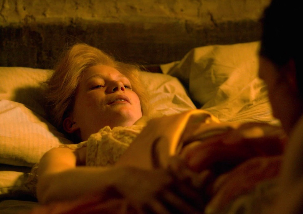 Mia Vasikovsk naked Alice