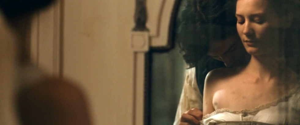 Mia Kirshner Lesbian kiss