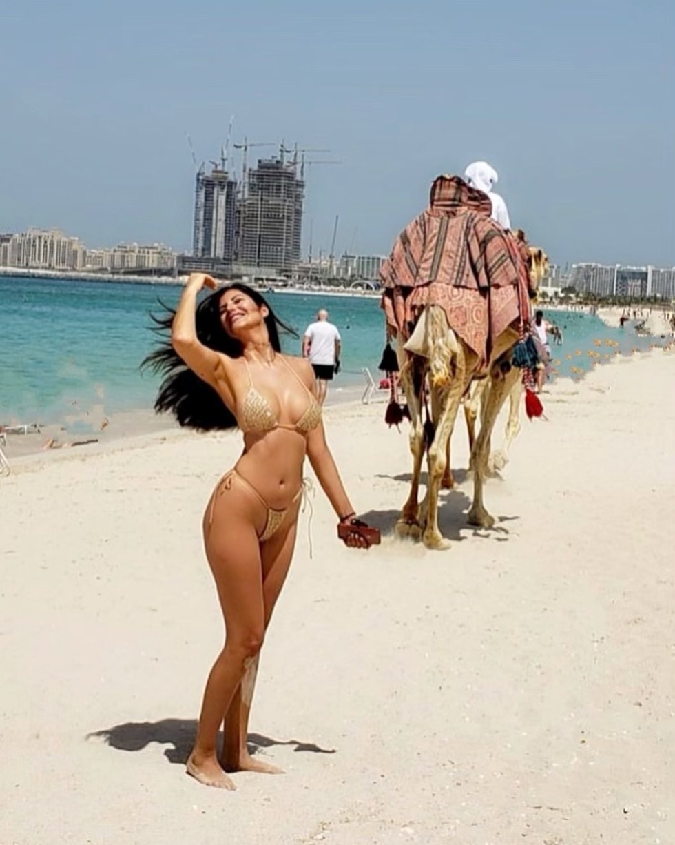 Dubai girls fucking