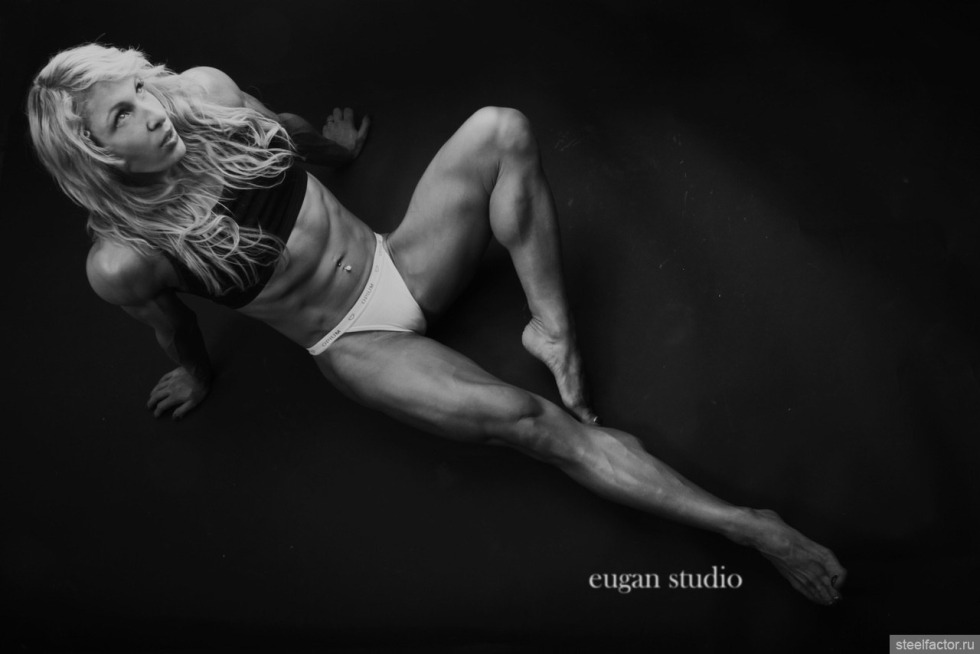 Elena Flying Naked Kuni hairy