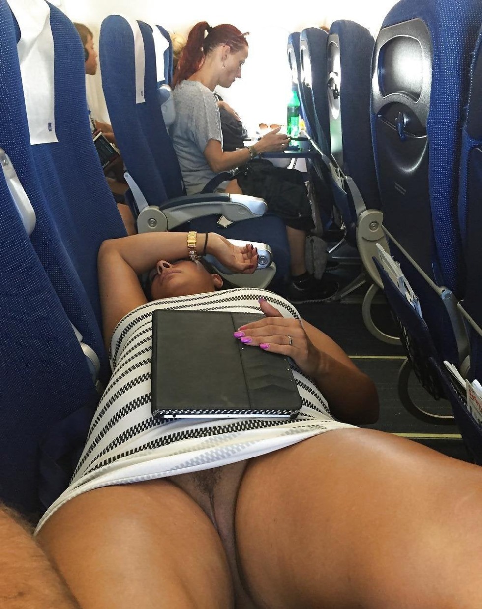 Flash Tits American women