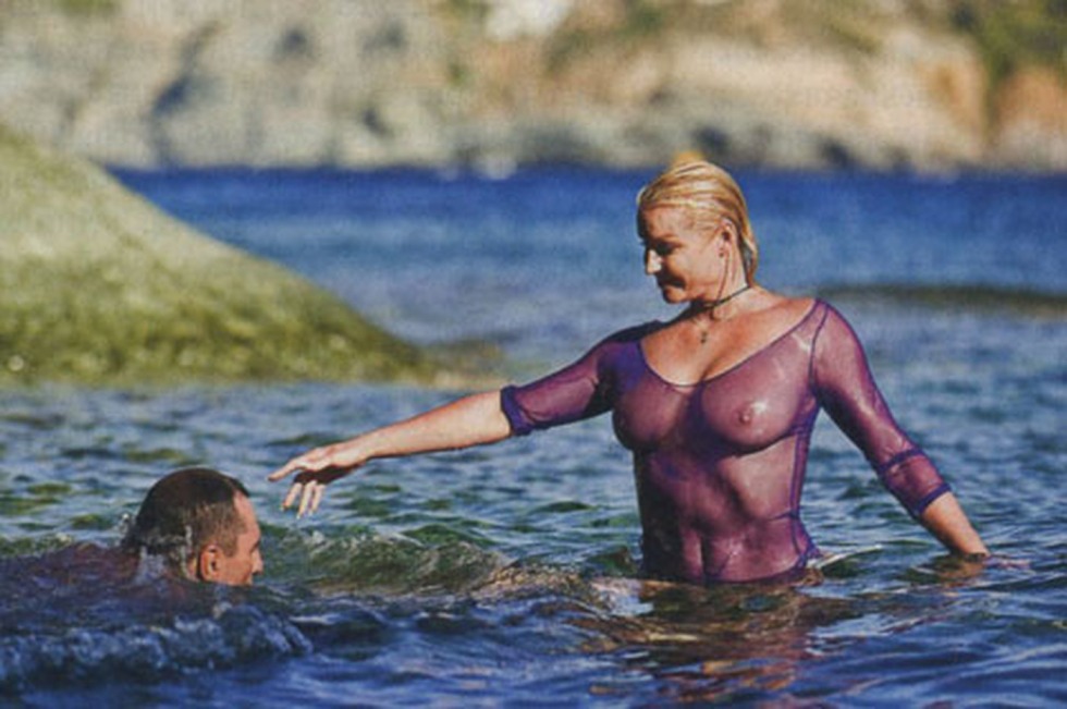 Naked Kira Knightley spread her legs