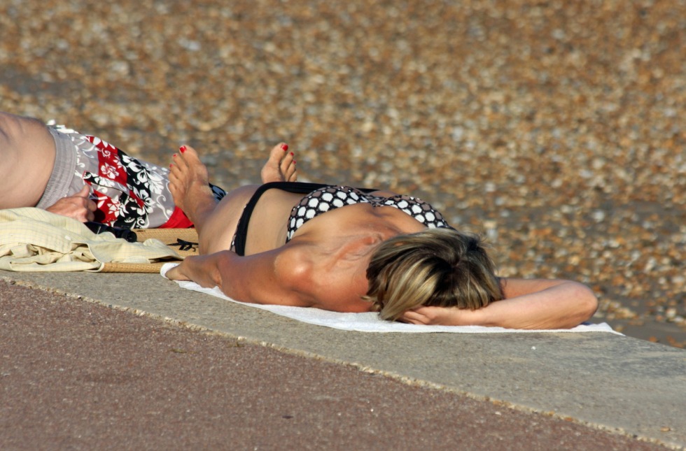 Pinky Jun Naked in the pool