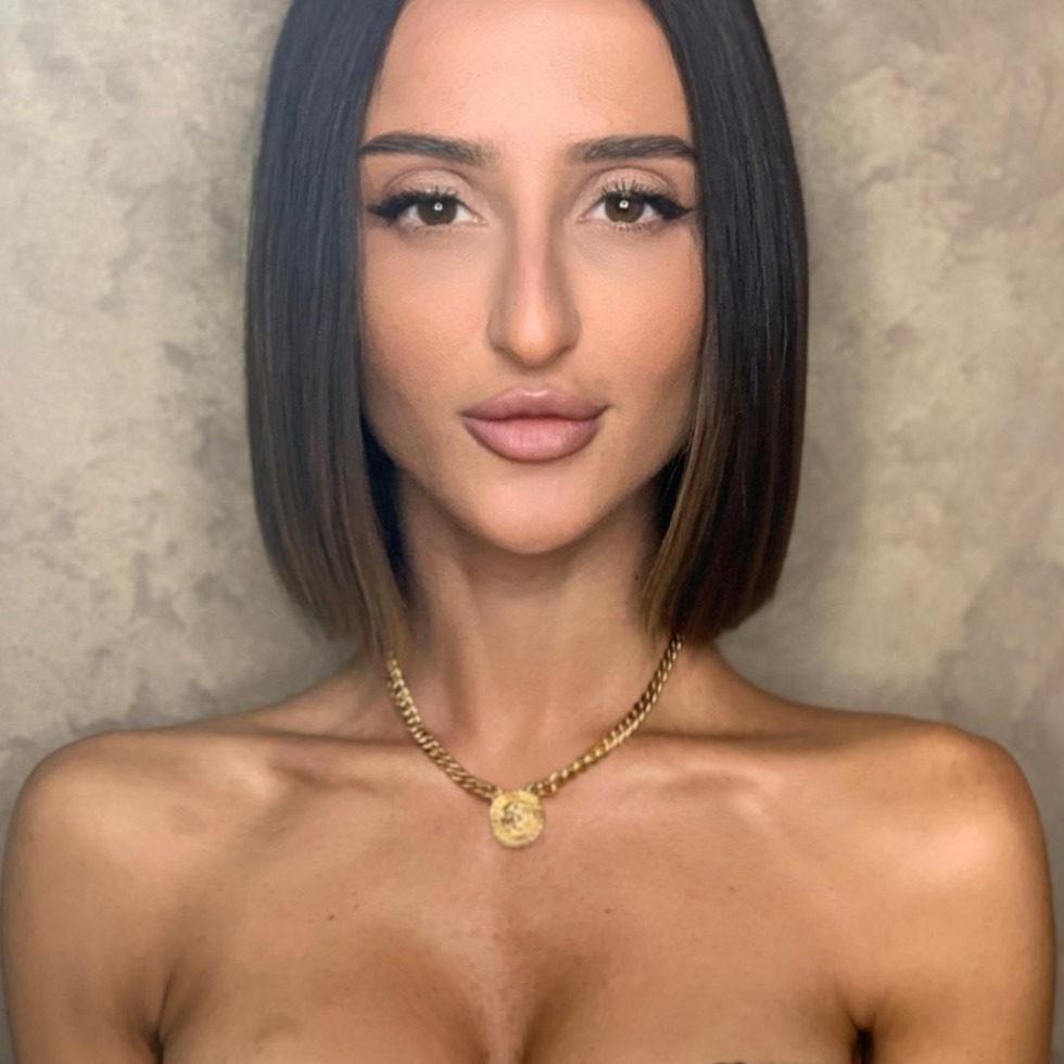 Tamara Turava hot in bikini