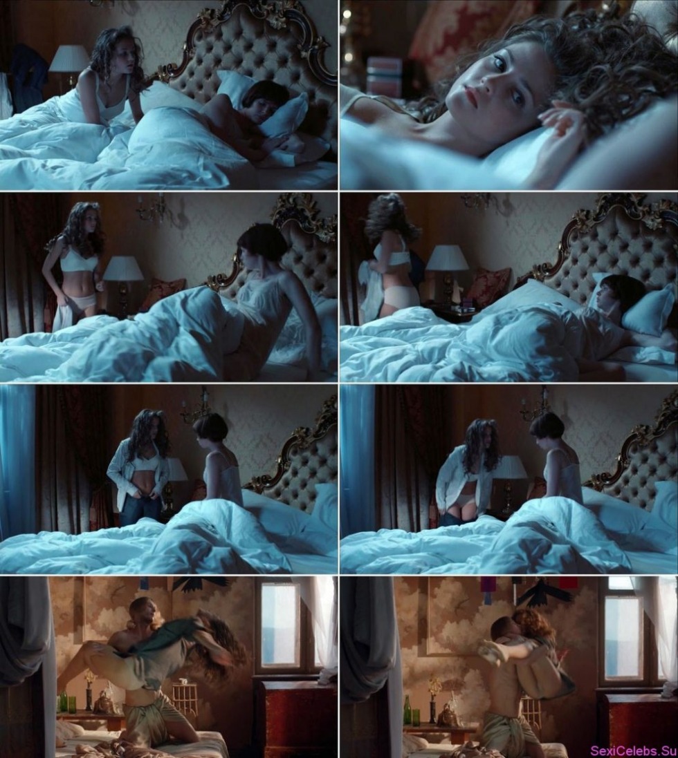 Naked Emily Bloom in stockings