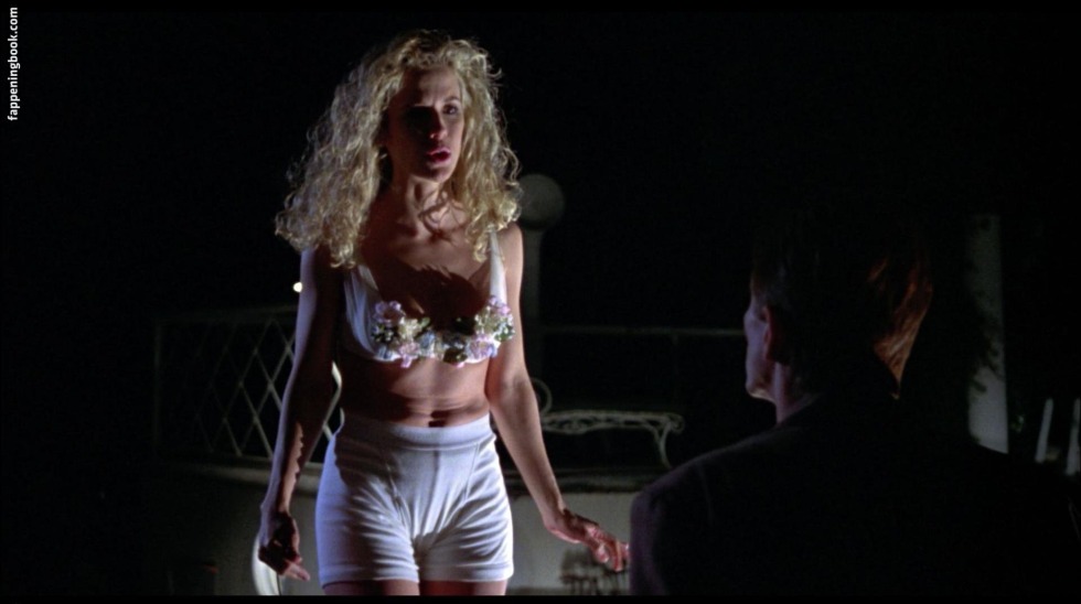 Naked Julia Kruis in Sinful Obsession Ancensored