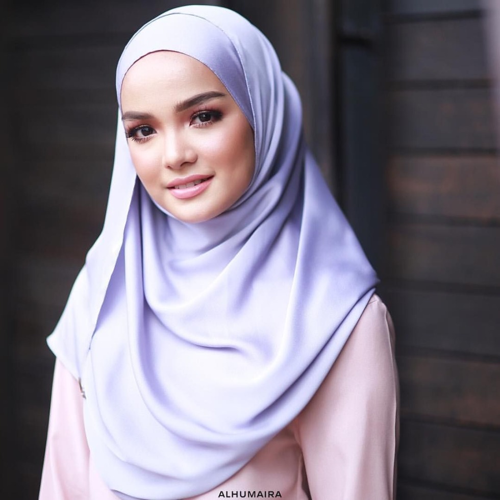 Indonesians of the girl in hijabs