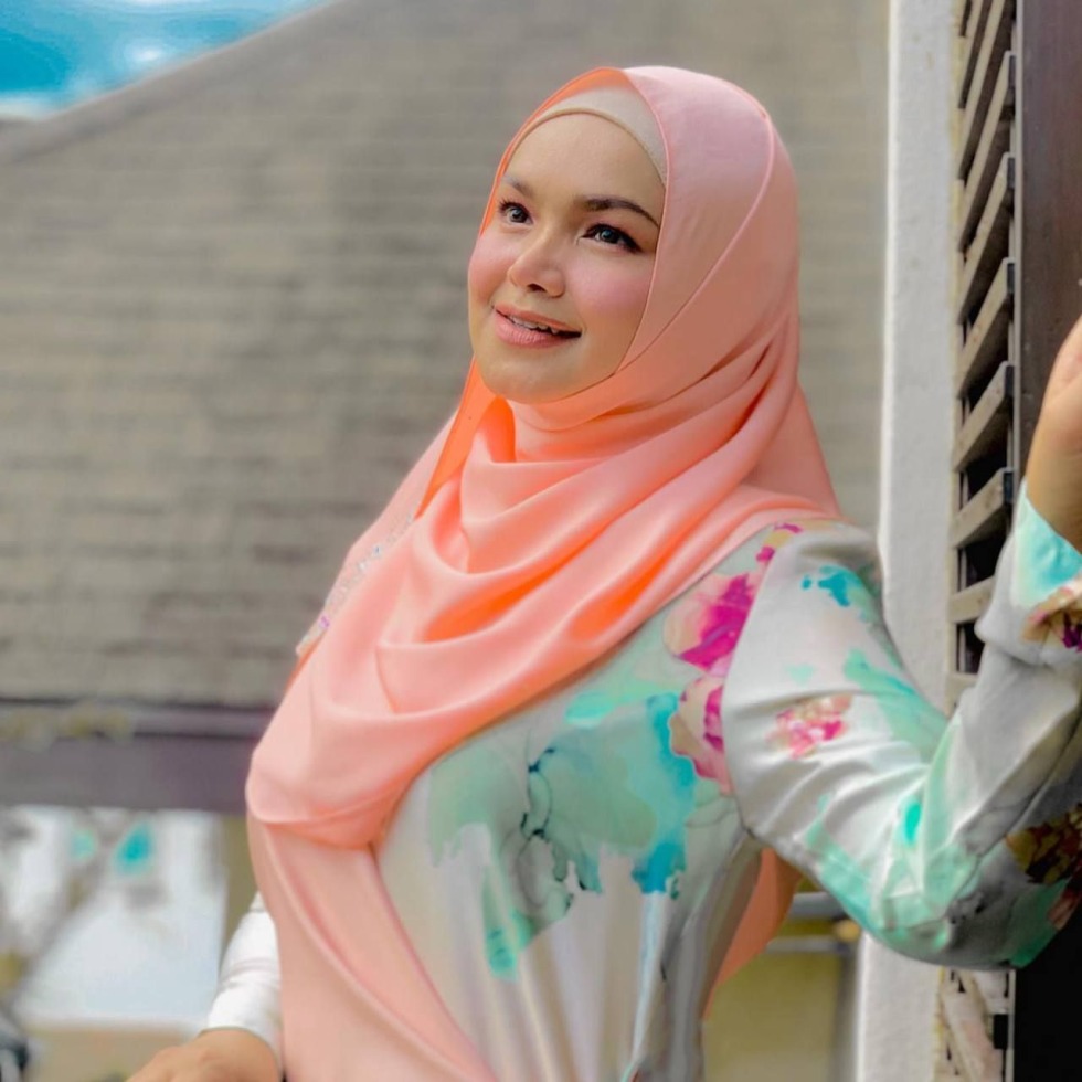 Hijab Fitness without a bra