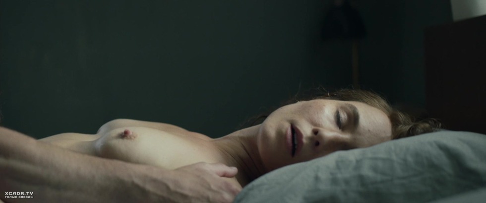 Numi Rapas lesbian scenes