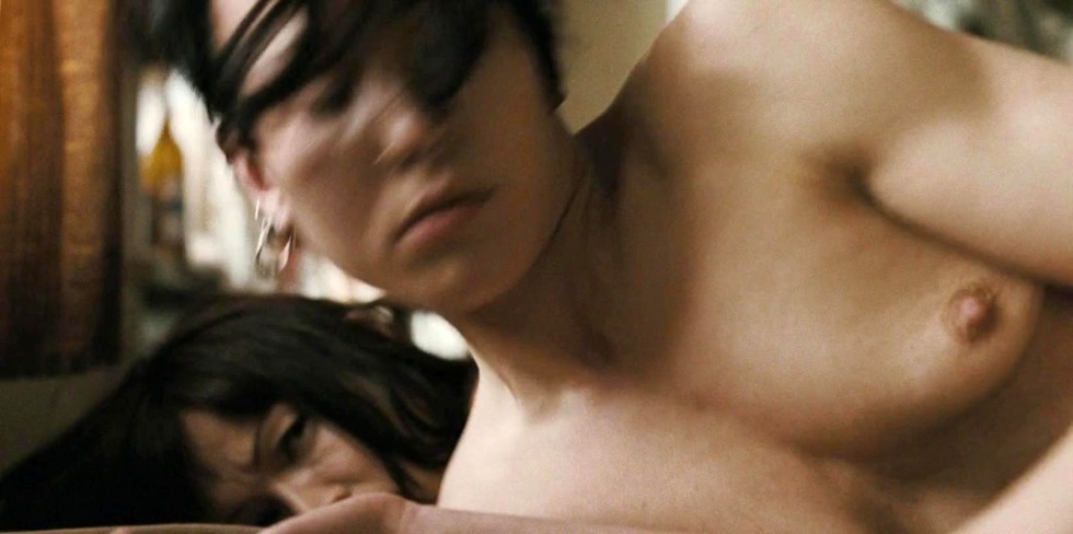 Naked Numi Rapas with a dragon tattoo