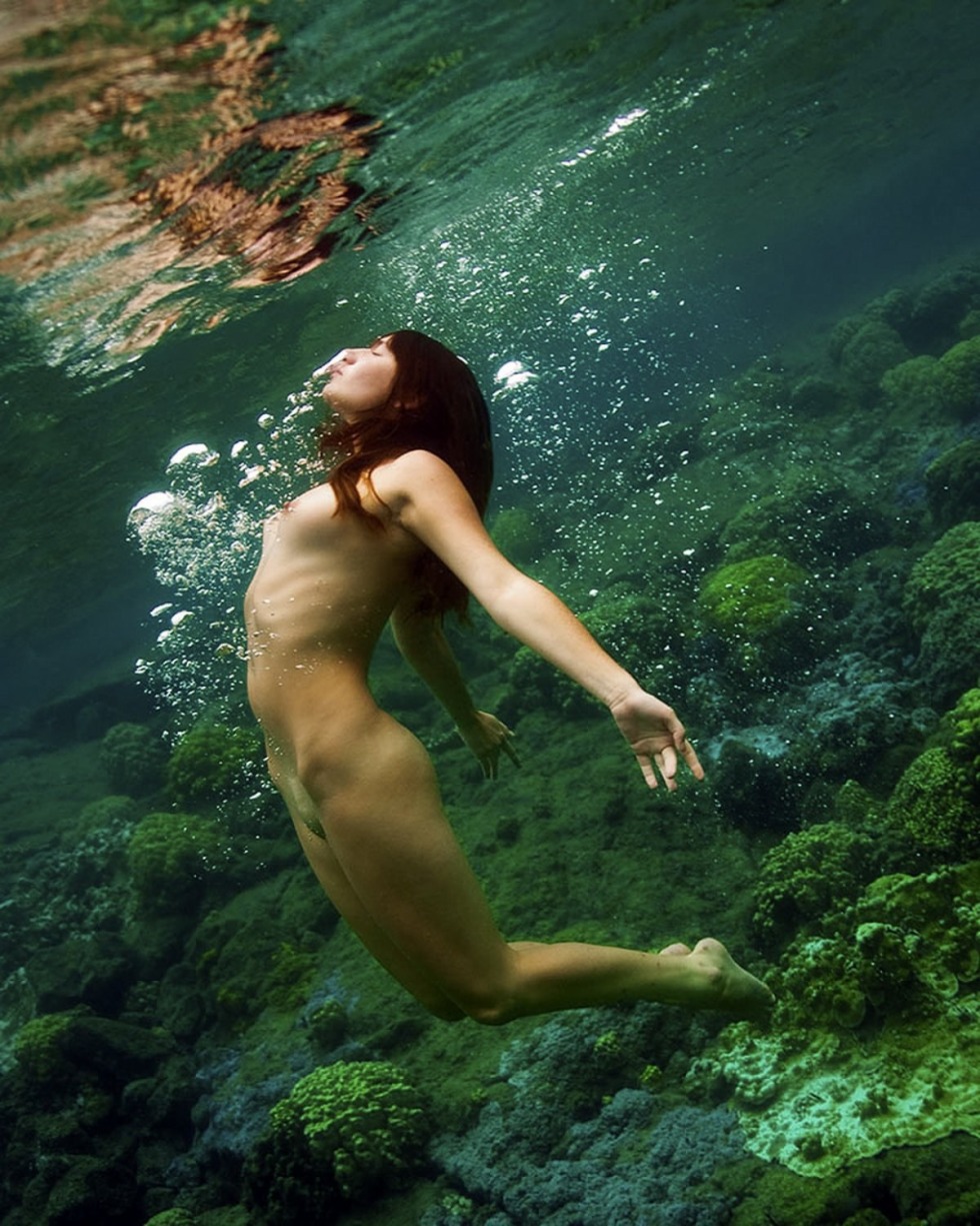 Valory Irene Tits under water