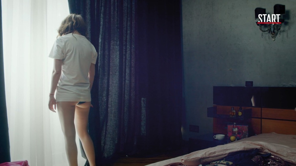 Play button without background white