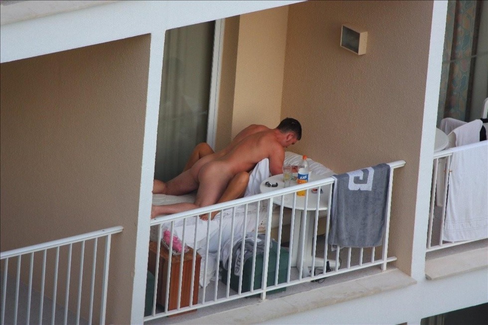 Smokes on the balcony without panties
