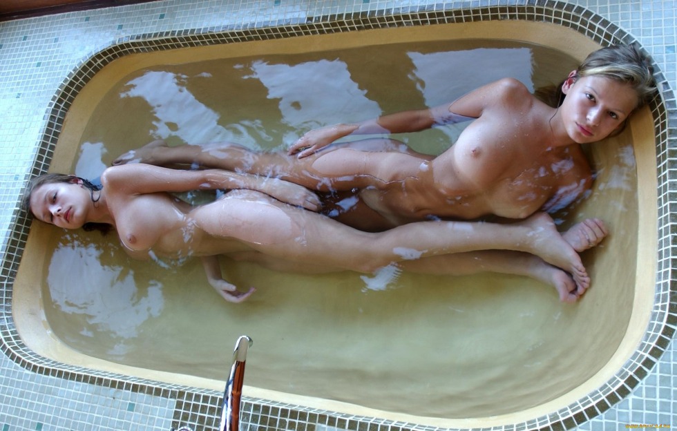 Naked Japanese Fuck in the Pool