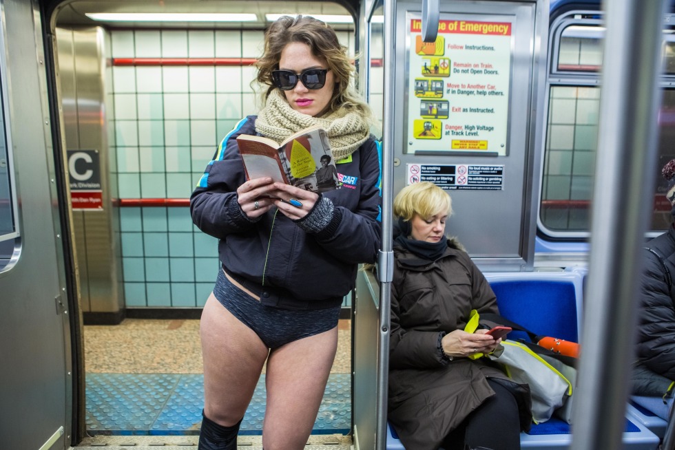 Dat Ass Tho! Mini Dresses Try on Haul (Upskirt No Panties) 9926 12 Feb 2021