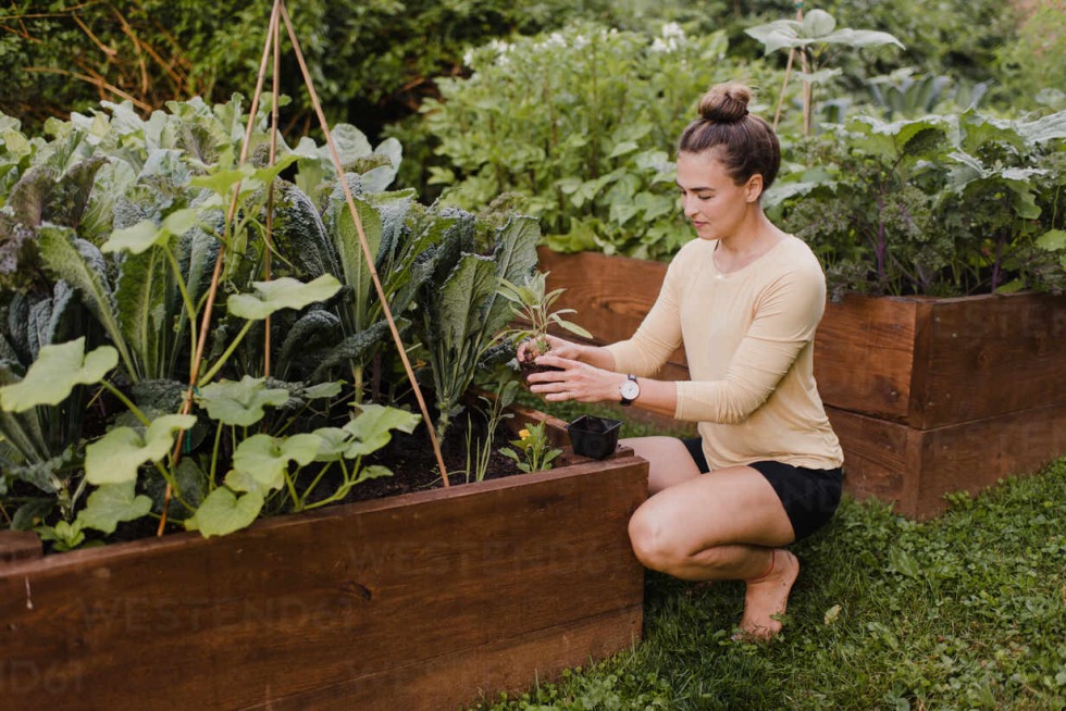 Women in the country work naked