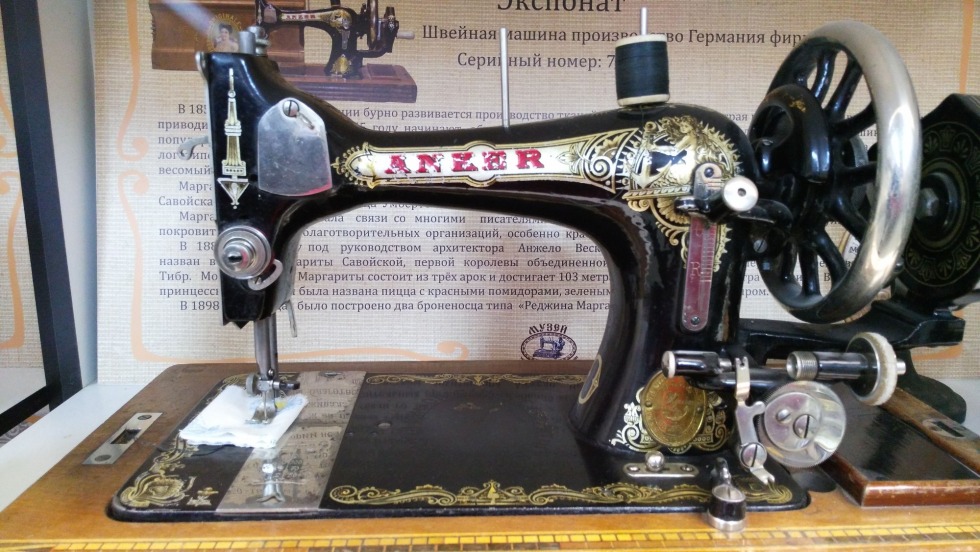 Ava Max Kings Queens