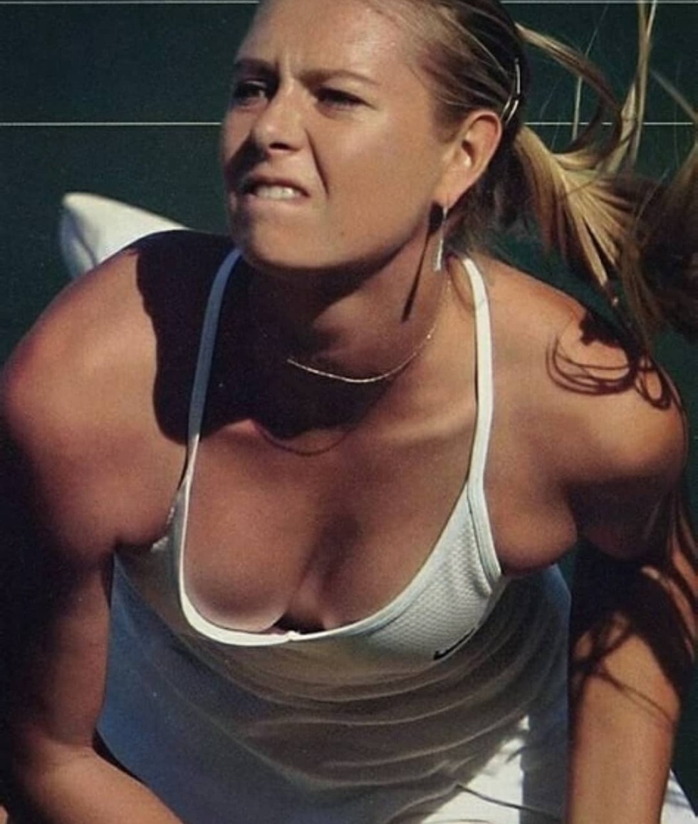 Maria Sharapova lit her chest