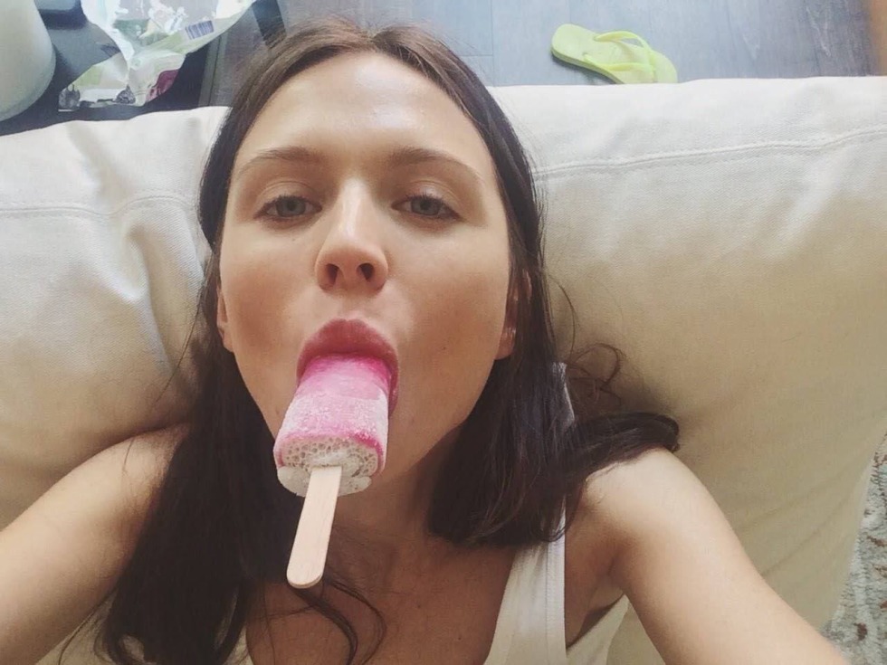 Natasha Shelyagin's legs