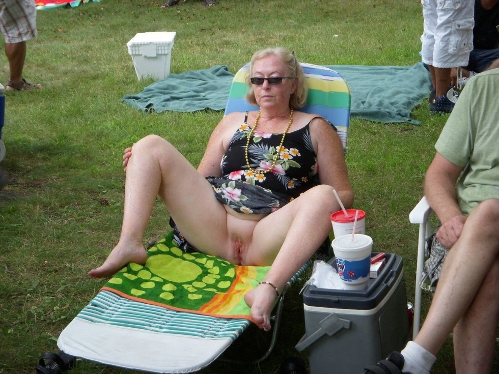 Grandmothers Exhibitionists without panties