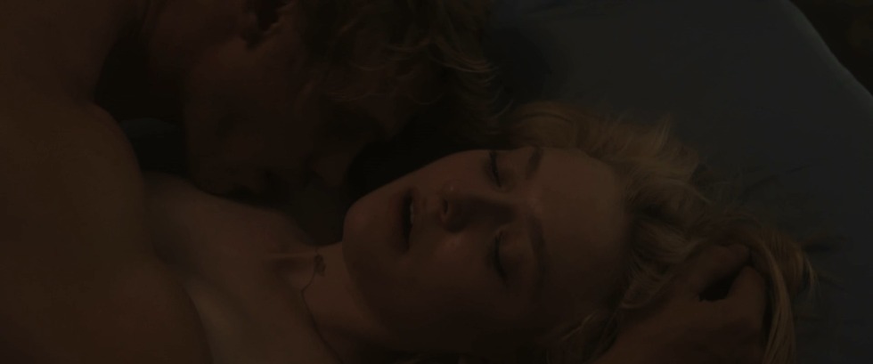 Dakota Fanning Naked takes a shower