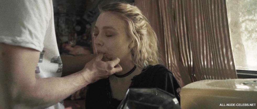 Dakota Fanning 2009 Naked