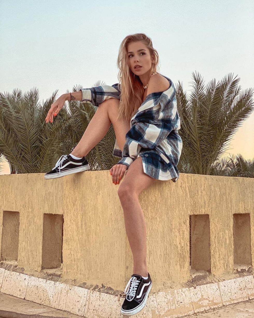 Polina Sa -coat is hot