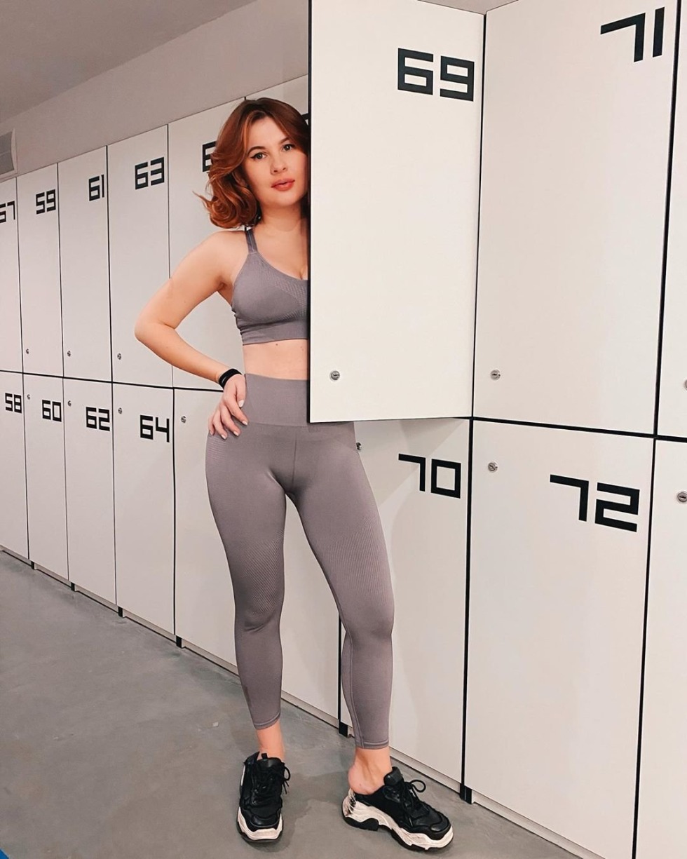 Anna Tsukanova-Kott eighties naked