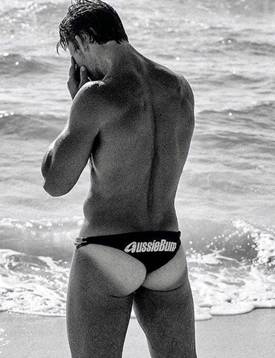 Jerking Off to a Guy in a Thong (85 photos)