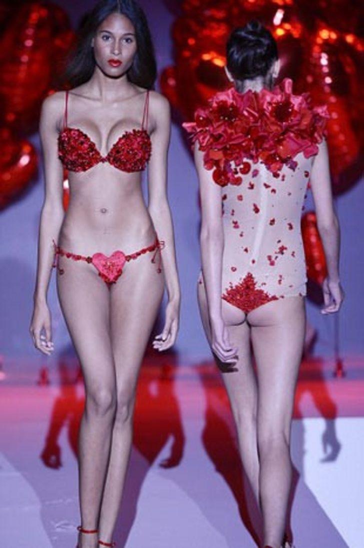 Sierra Skye on the catwalk